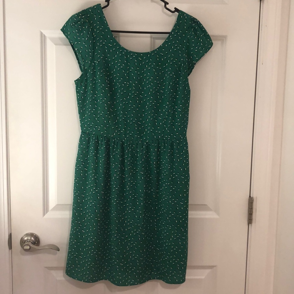 Green summer dress with 2 side pockets